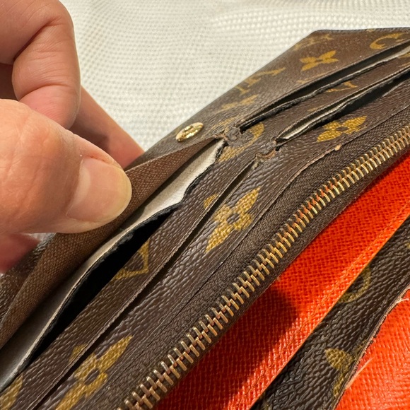 Authentic Louis Vuitton Emelie wallet - Picture 14 of 14